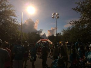 The crowded starting line early Sunday morning at the Parkland Dash in Pine Trails Park. Photo by Nikhita Nookala. 