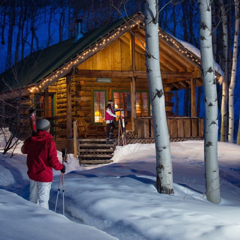 Cabins+at+the+Home+Ranch+in+Colorado+are+a+festive+home-away-from-home+this+holiday+season.+%28Home+Ranch%2FTNS%29
