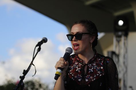 Actress Alyssa Milano speaks about the importance of voting at the Actions for Change event in Parkland, Florida on Sept. 30. Photo by Nyan Clarke