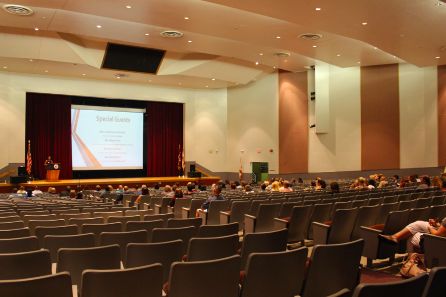 MSD parents gather to listen to presentations regarding college financial aid. 
Photo by Joyce Han
