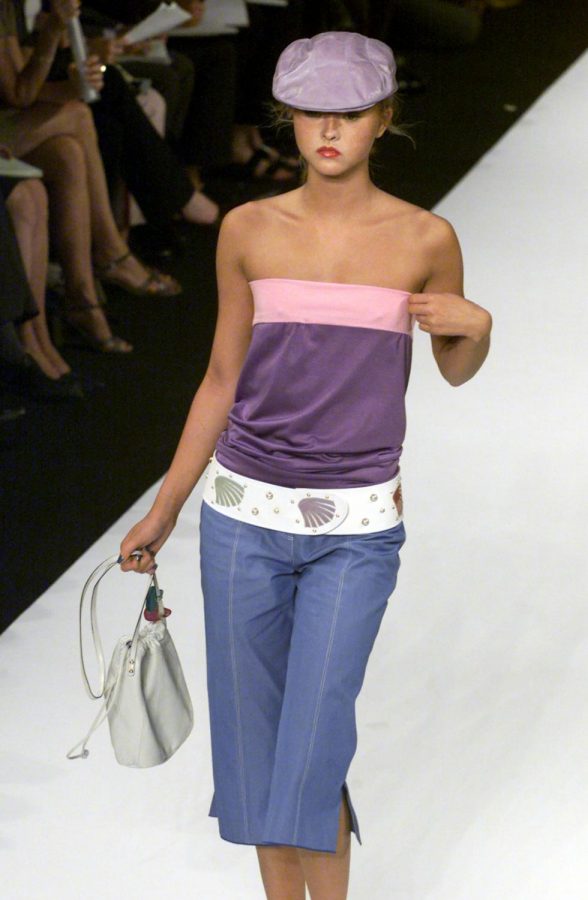 A+model+wearing+a+silk+top+and+pant+by+designer+Marc+Jacobs+walks+the+runway+during+the+Spring+2001+Mens+and+Womens+Fashion+Week+in+New+York%2C+New+York%2C+Sept.+18%2C+2000.+%28Todd+Plitt%2FTNS%29