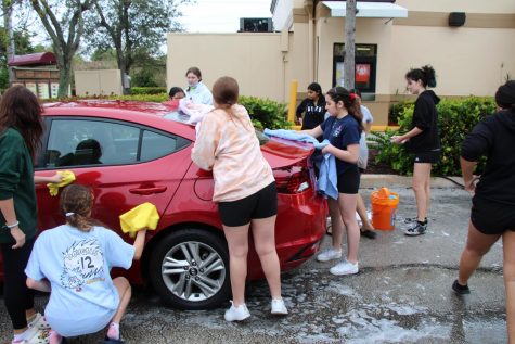MSDs Dance Marathon hosted a car wash to raise money for the Nicklaus Childrens Hospital. Members of the organization washed the vehicles outside a Wendys.