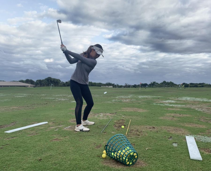 Junior+Cynthia+Liu+practices+daily+at+a+local+golf+center+to+perfect+her+swings%3B+she+plans+to+continue+golfing+after+graduating+high+school.