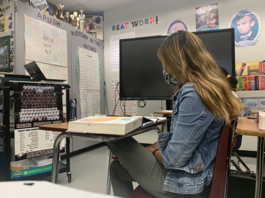 Junior Cynthia Liu attends an AP U.S. History extra help session after school. In the review, she revisits lessons from the beginning of the year, along with discussion-based questions.