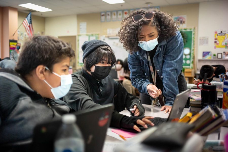 Porsche Carter works with her 5th grade students at Stanley Mosk Elementary school in Winnetka, CA Friday, March 11, 2022. Students in the Los Angeles Unified School District are still wearing masks while in school. (Photo by David Crane, Los Angeles Daily News/SCNG)