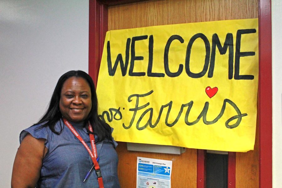 New assistant principal Lisa Farris receives a warm welcome to MSD from the faculty members. Farris has been an educator for over a decade, teaching English and debate.