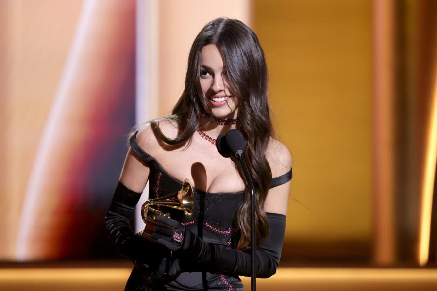 Grammys 2022 was a show to remember, with entertaining performances from famous artists. Olivia Rodrigo won Best New Artist, Pop Vocal Album and Pop Solo Performance.