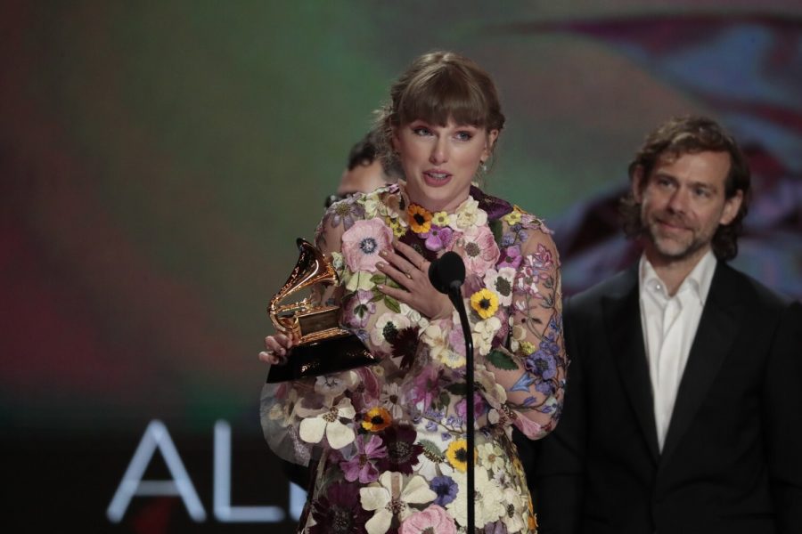 Los Angeles, CA, Sunday, March 14, 2021 - Taylor Swift accepts the award for Album of the Year at the 63rd Grammy Award outside Staples Center. (Robert Gauthier/Los Angeles Times)