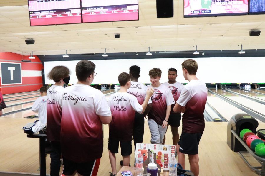 Strut After Strike. The men’s bowling team congratulates senior Ryan Terpstra after his turn in the lane. Turpstra was one of the many key contributors to the team’s victory on Oct. 4.