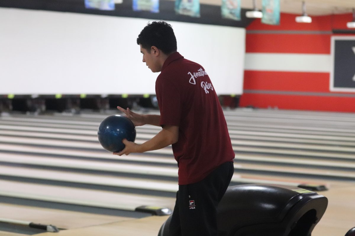 Senior Jonathan Rios gets in position to roll the ball. On Wednesday, October 24, the men's bowling team from MSD participated in their Senior Night game at Sawgrass Lanes.